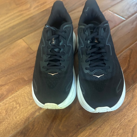 Like new Hoka W Clifton 10 size 8.5 - Picture 3 of 5